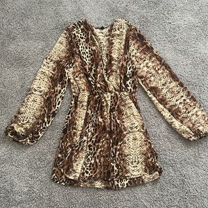 Beautiful leopard snakeskin print long sleeve top